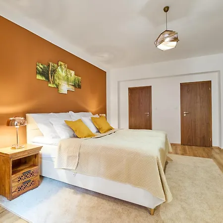 Karlova Twelve Deluxe Apartment *