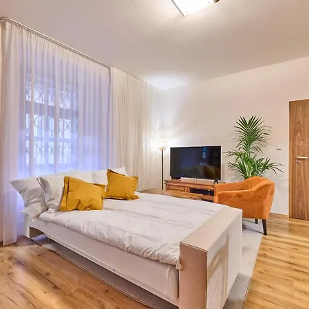 Karlova Twelve Deluxe * Prag