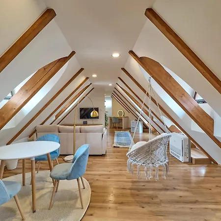 Karlova Twelve Deluxe Lägenhet